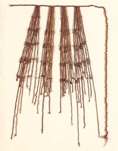 Quipu: Knotenschn&uuml;re als Ged&auml;chtnisst&uuml;tze. Ein anderes Schriftsystem kannten die Inka nicht.